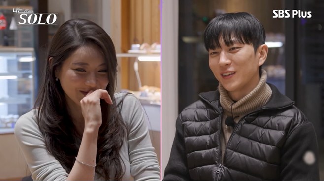 노란 수영복에 섹시한 몸매 어필하는 존예 처자