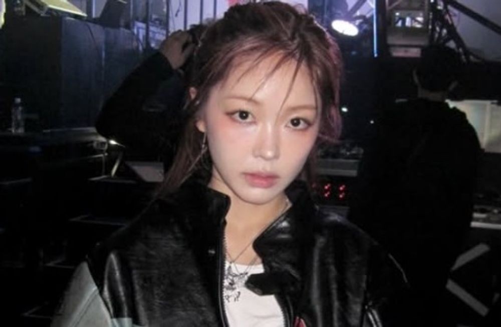 노란 수영복에 섹시한 몸매 어필하는 존예 처자