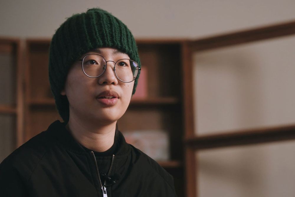 노란 수영복에 섹시한 몸매 어필하는 존예 처자