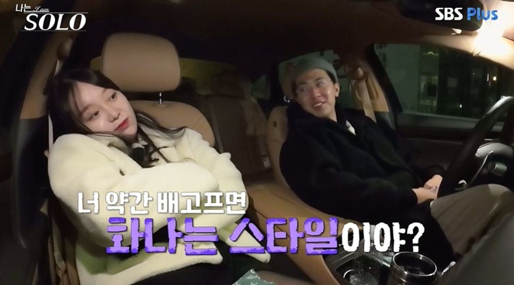 노란 수영복에 섹시한 몸매 어필하는 존예 처자