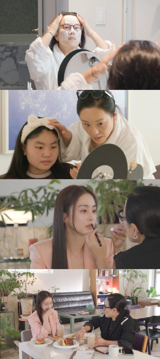 노란 수영복에 섹시한 몸매 어필하는 존예 처자