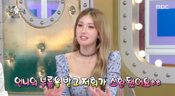 노란 수영복에 섹시한 몸매 어필하는 존예 처자