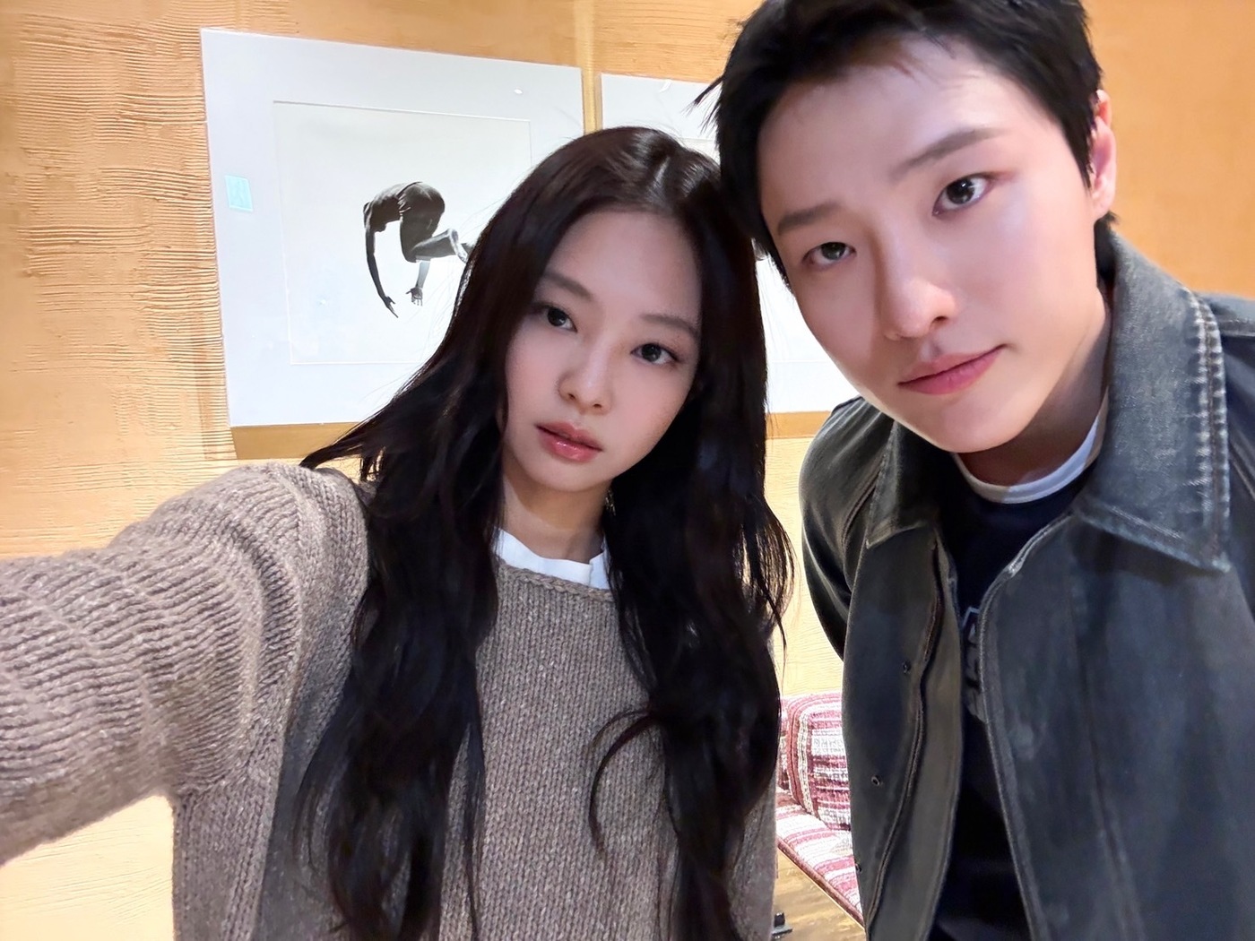 노란 수영복에 섹시한 몸매 어필하는 존예 처자