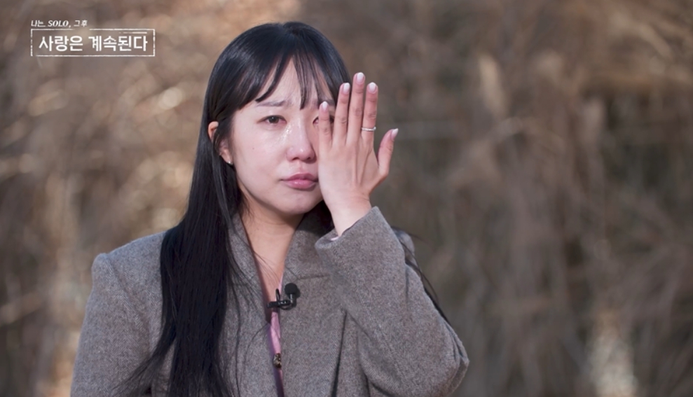 노란 수영복에 섹시한 몸매 어필하는 존예 처자