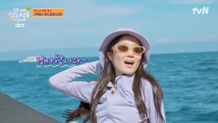 노란 수영복에 섹시한 몸매 어필하는 존예 처자