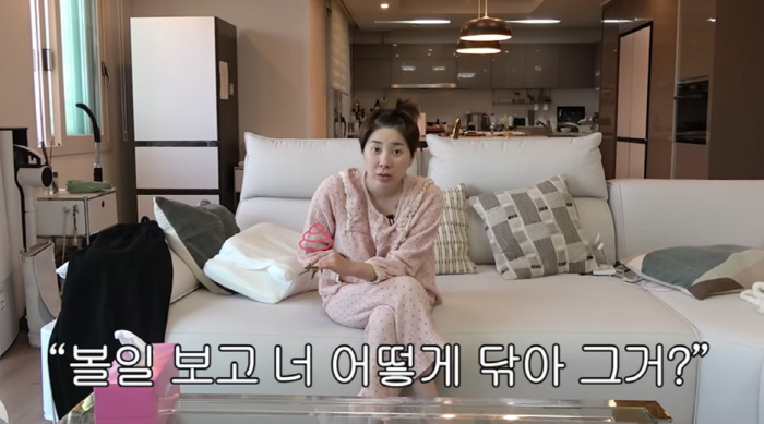 노란 수영복에 섹시한 몸매 어필하는 존예 처자