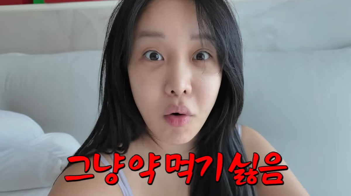 노란 수영복에 섹시한 몸매 어필하는 존예 처자