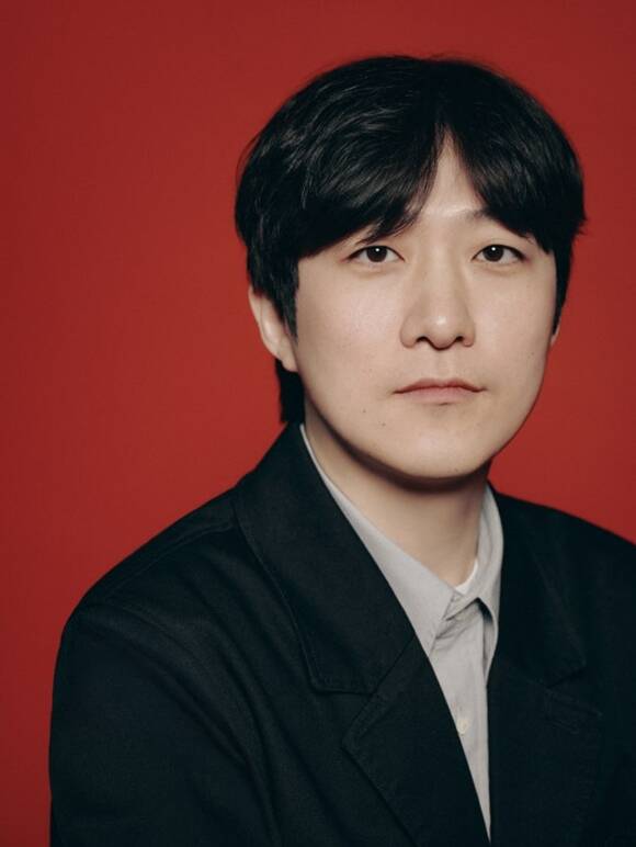 노란 수영복에 섹시한 몸매 어필하는 존예 처자