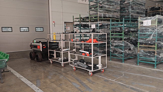 운반 로봇이 실내로 이동하는 모습 (영상=지디넷코리아)