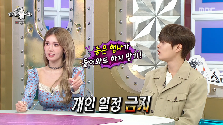 노란 수영복에 섹시한 몸매 어필하는 존예 처자