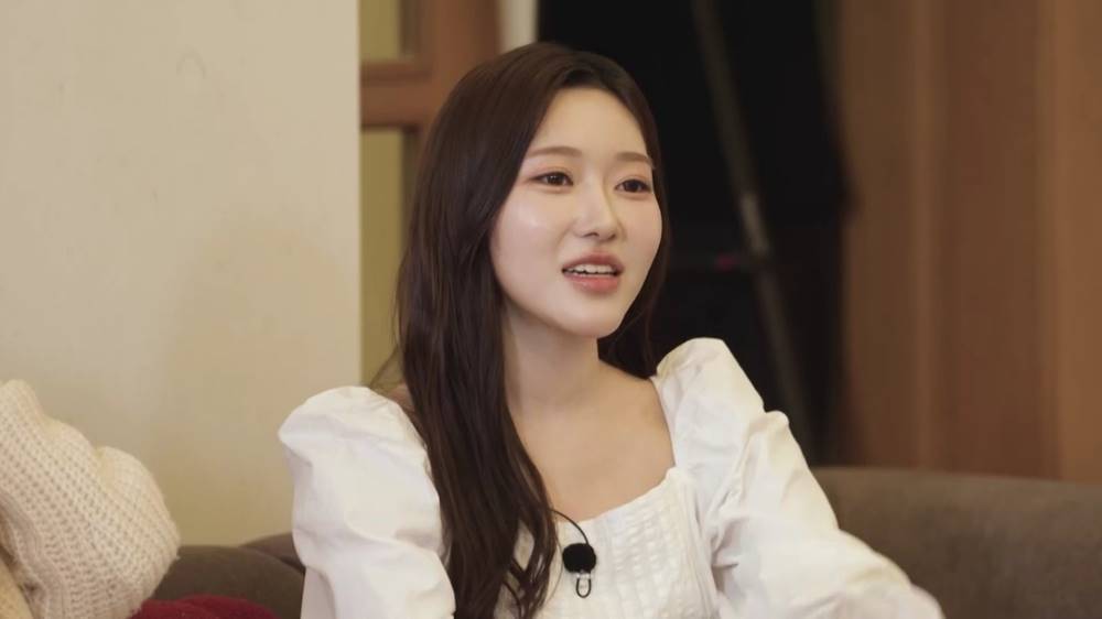 노란 수영복에 섹시한 몸매 어필하는 존예 처자