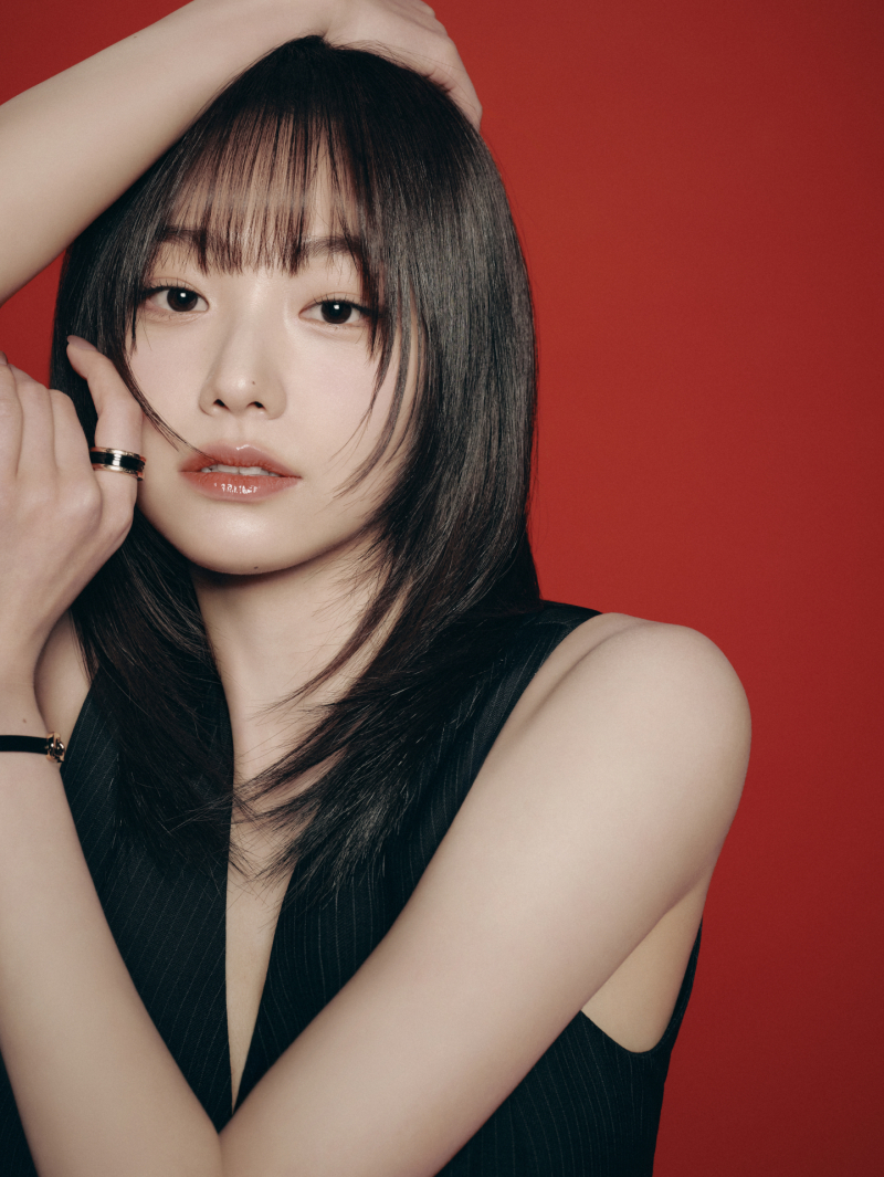 노란 수영복에 섹시한 몸매 어필하는 존예 처자