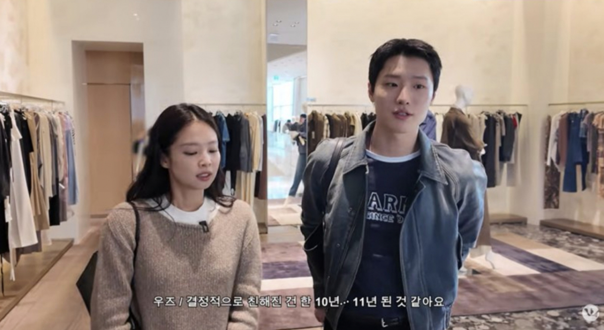 노란 수영복에 섹시한 몸매 어필하는 존예 처자