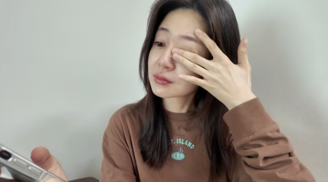 노란 수영복에 섹시한 몸매 어필하는 존예 처자