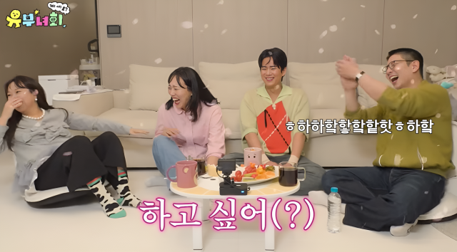 노란 수영복에 섹시한 몸매 어필하는 존예 처자