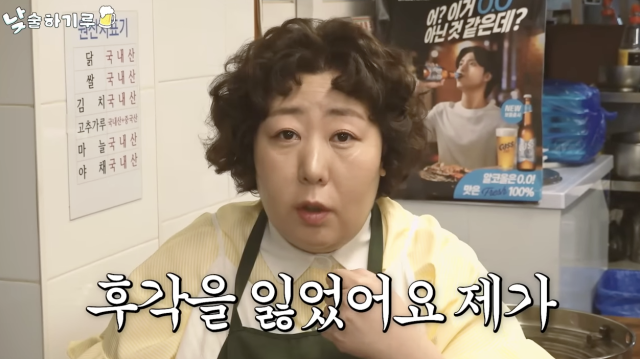 노란 수영복에 섹시한 몸매 어필하는 존예 처자