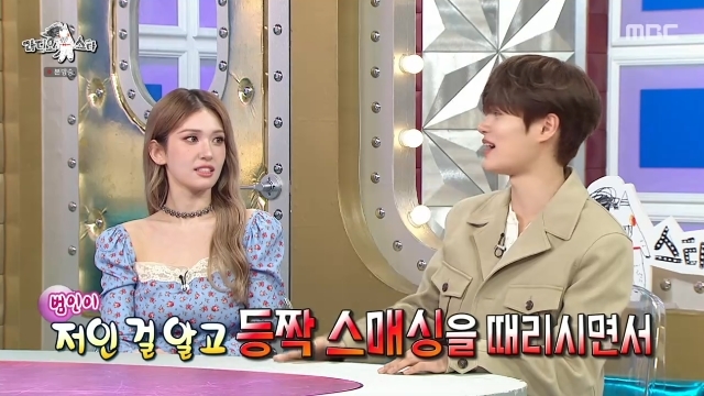 노란 수영복에 섹시한 몸매 어필하는 존예 처자