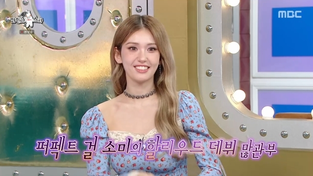 노란 수영복에 섹시한 몸매 어필하는 존예 처자