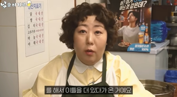 노란 수영복에 섹시한 몸매 어필하는 존예 처자