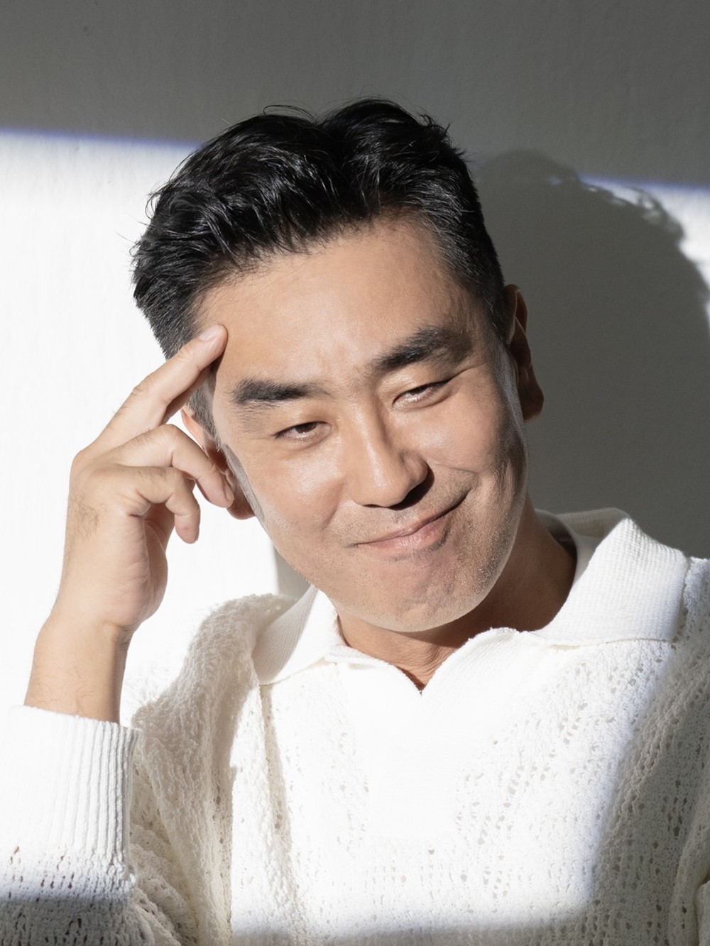 노란 수영복에 섹시한 몸매 어필하는 존예 처자