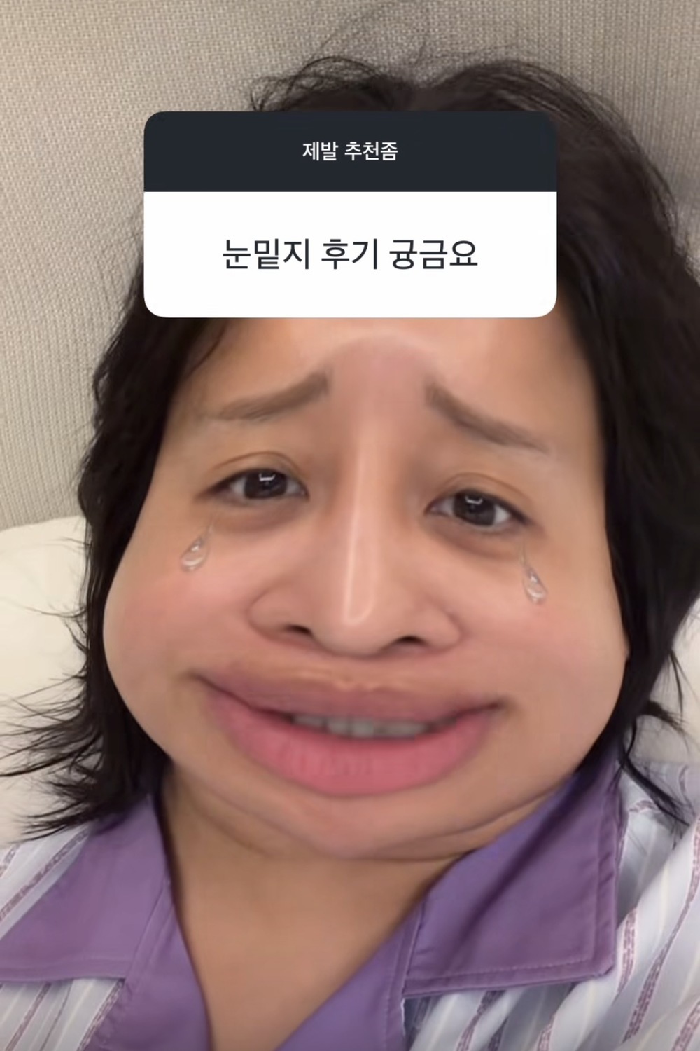 노란 수영복에 섹시한 몸매 어필하는 존예 처자