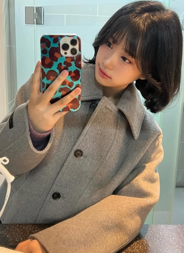 노란 수영복에 섹시한 몸매 어필하는 존예 처자