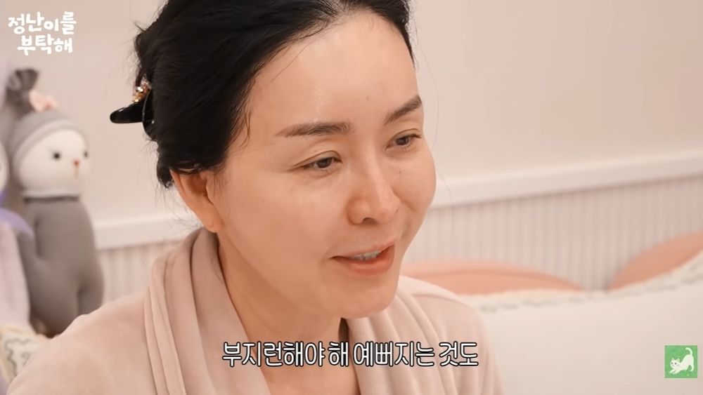 노란 수영복에 섹시한 몸매 어필하는 존예 처자