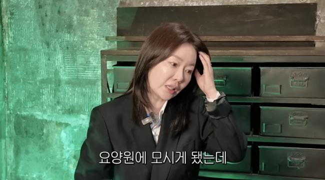 노란 수영복에 섹시한 몸매 어필하는 존예 처자
