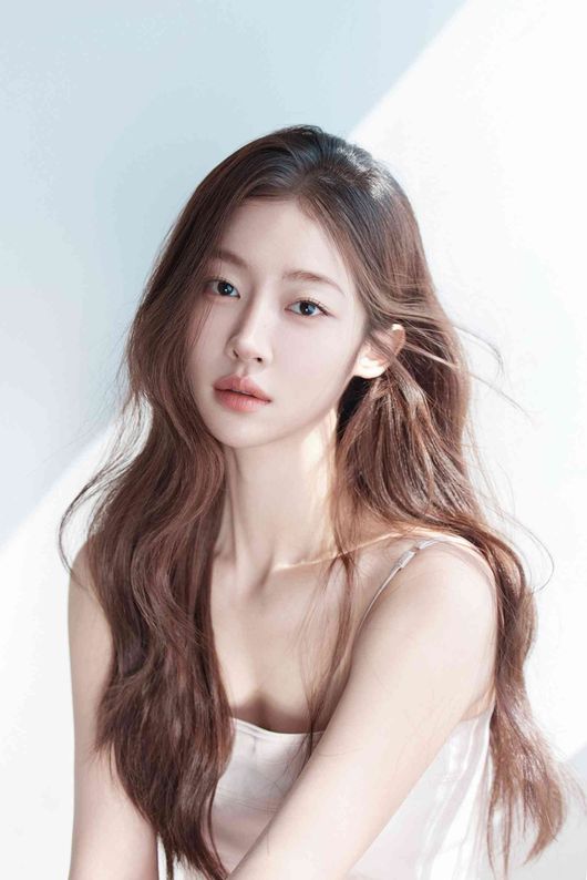 노란 수영복에 섹시한 몸매 어필하는 존예 처자