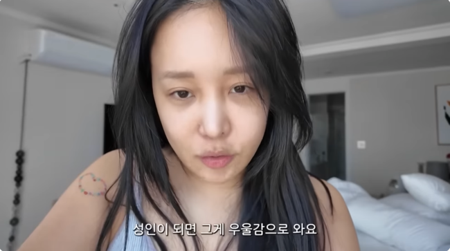 노란 수영복에 섹시한 몸매 어필하는 존예 처자