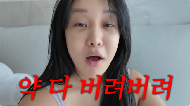 노란 수영복에 섹시한 몸매 어필하는 존예 처자