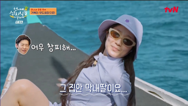 노란 수영복에 섹시한 몸매 어필하는 존예 처자