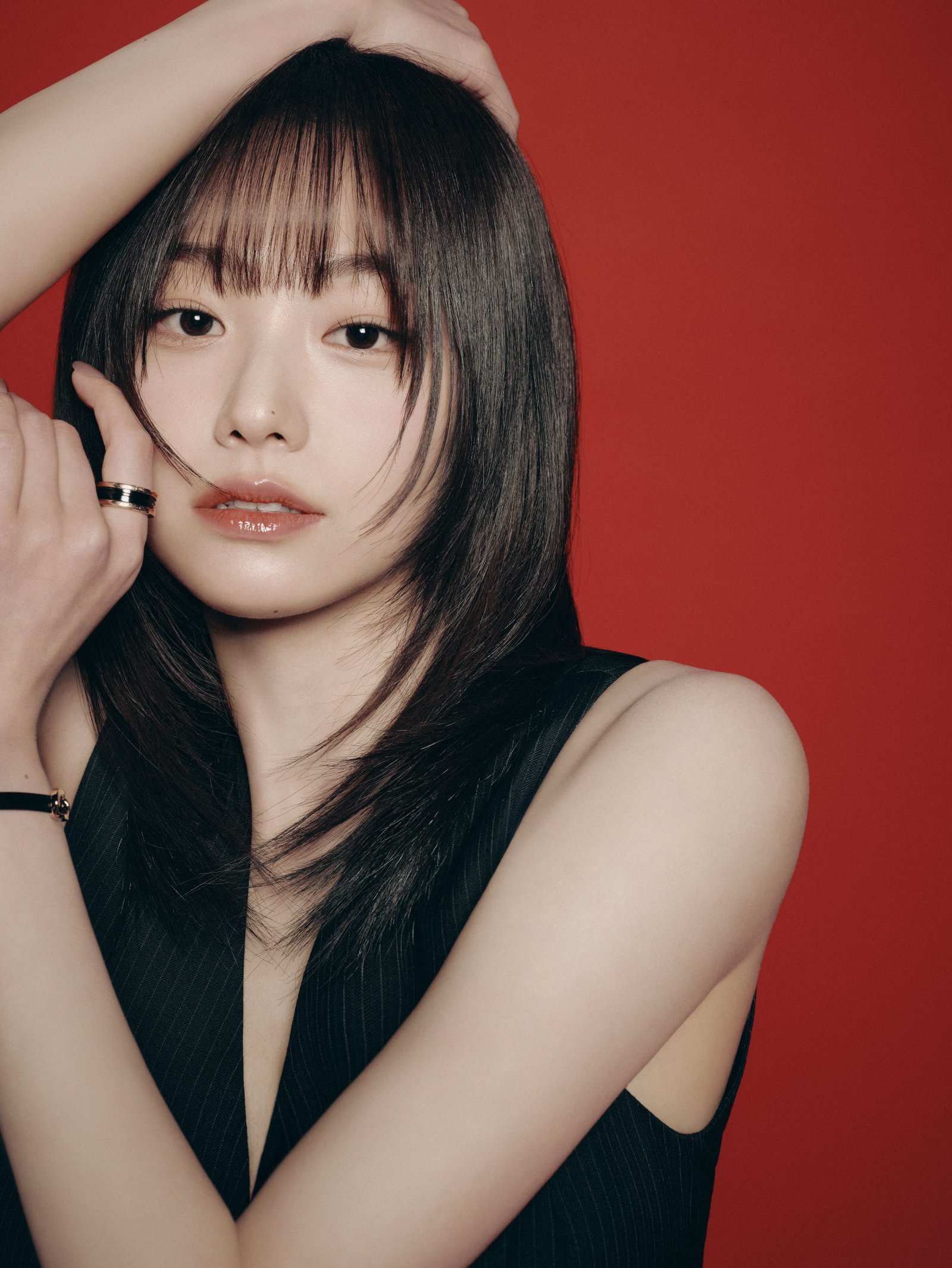노란 수영복에 섹시한 몸매 어필하는 존예 처자