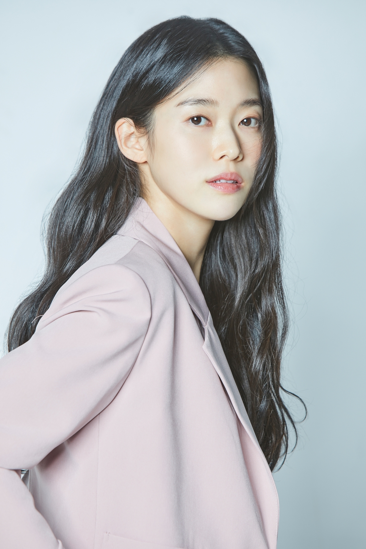 노란 수영복에 섹시한 몸매 어필하는 존예 처자