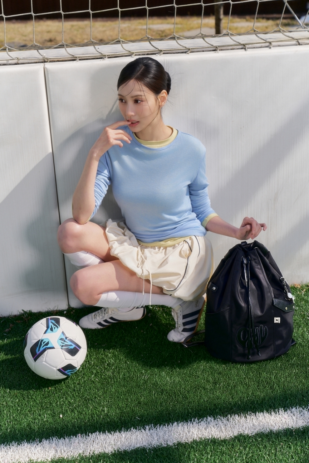 노란 수영복에 섹시한 몸매 어필하는 존예 처자