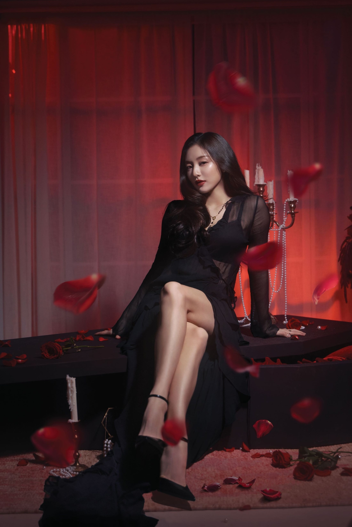 노란 수영복에 섹시한 몸매 어필하는 존예 처자