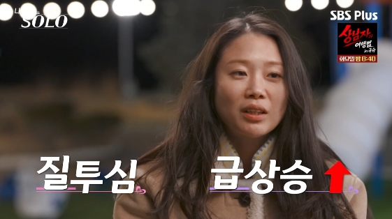 노란 수영복에 섹시한 몸매 어필하는 존예 처자