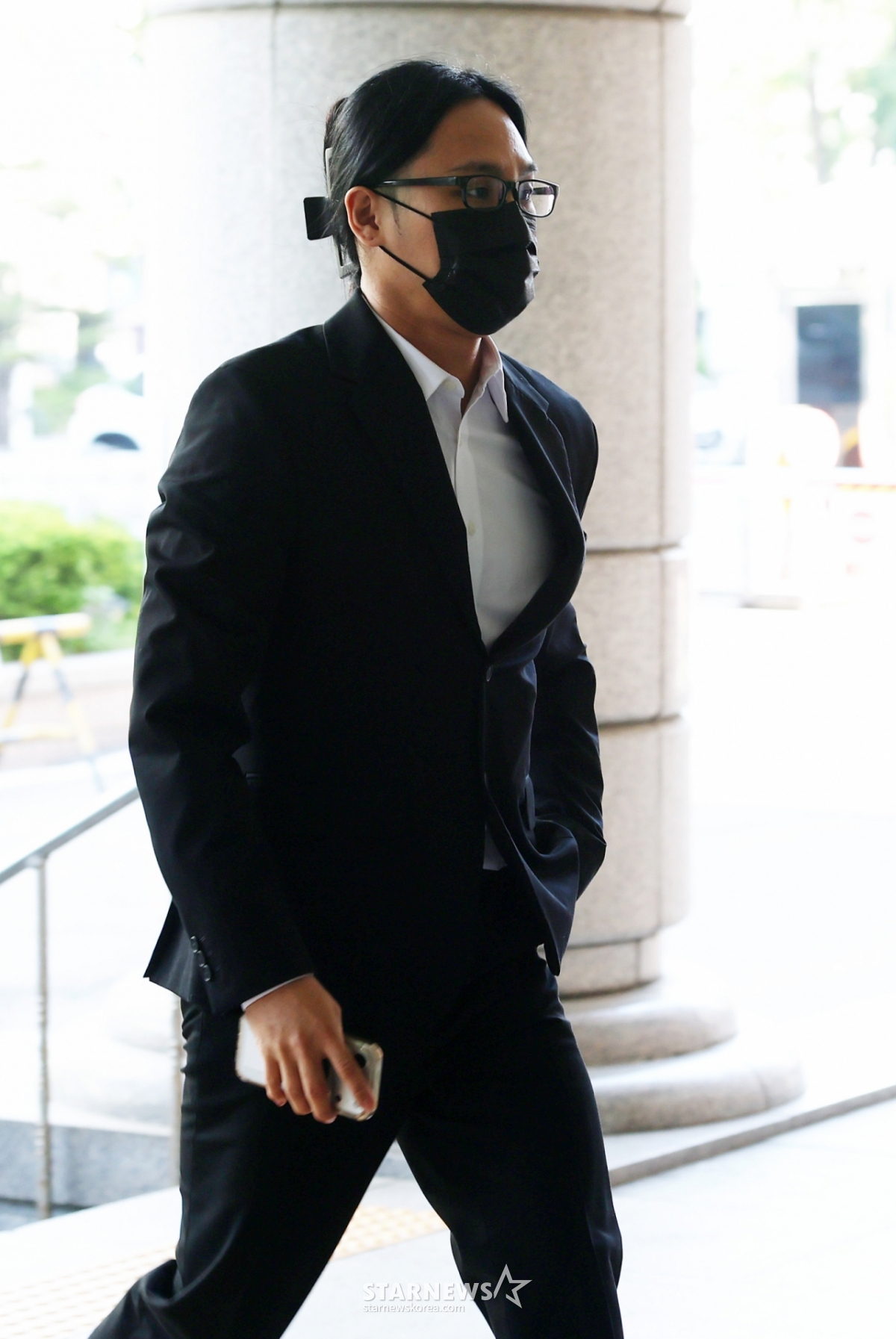 노란 수영복에 섹시한 몸매 어필하는 존예 처자