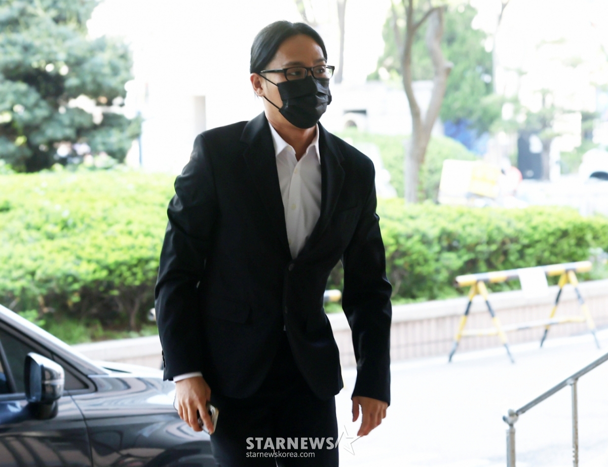 노란 수영복에 섹시한 몸매 어필하는 존예 처자