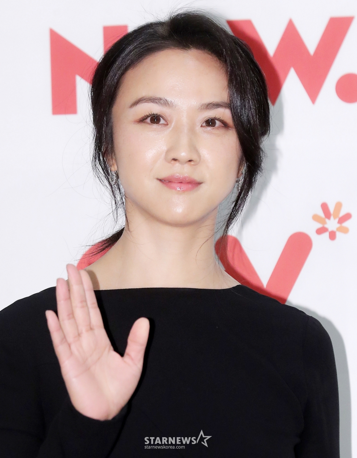 노란 수영복에 섹시한 몸매 어필하는 존예 처자