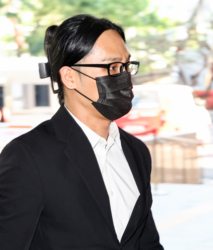 노란 수영복에 섹시한 몸매 어필하는 존예 처자