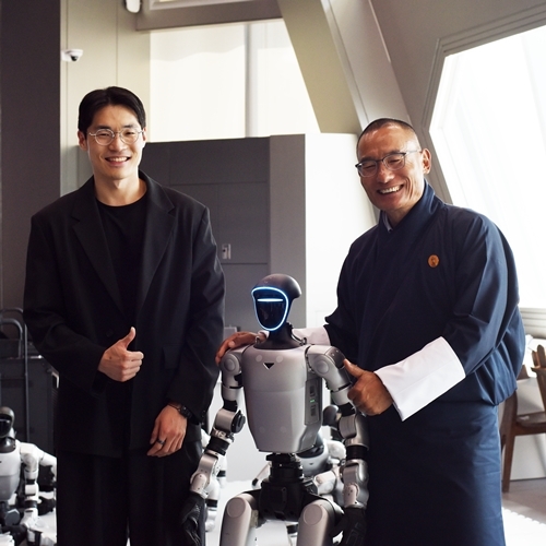 노란 수영복에 섹시한 몸매 어필하는 존예 처자