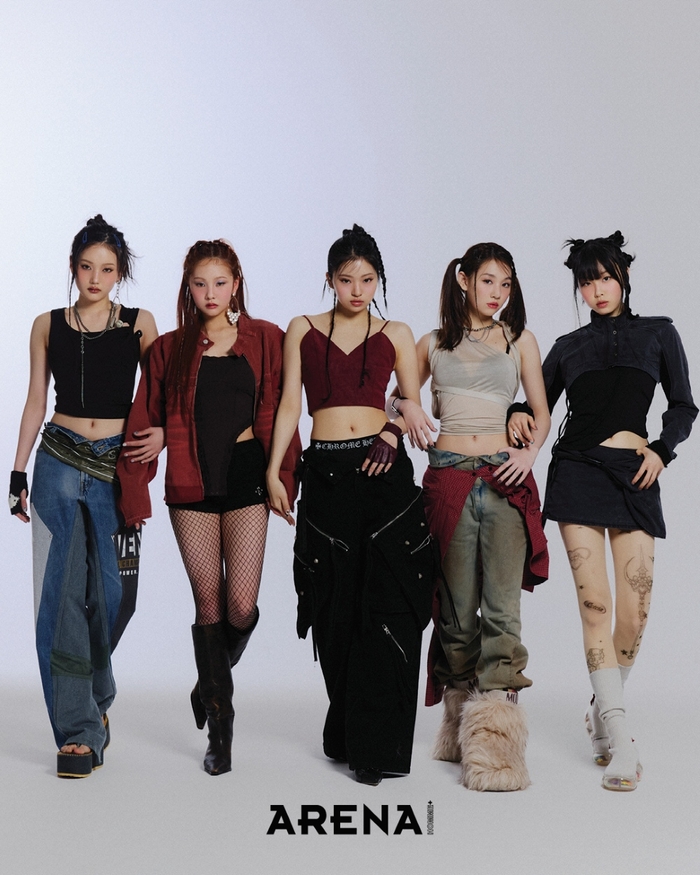 노란 수영복에 섹시한 몸매 어필하는 존예 처자