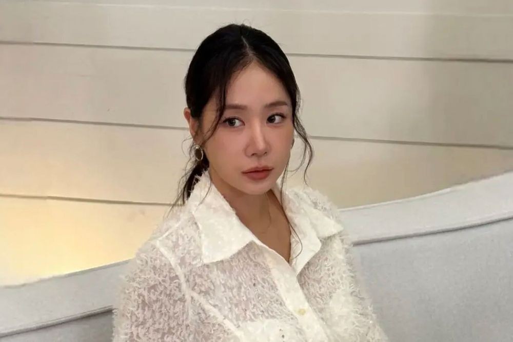 노란 수영복에 섹시한 몸매 어필하는 존예 처자
