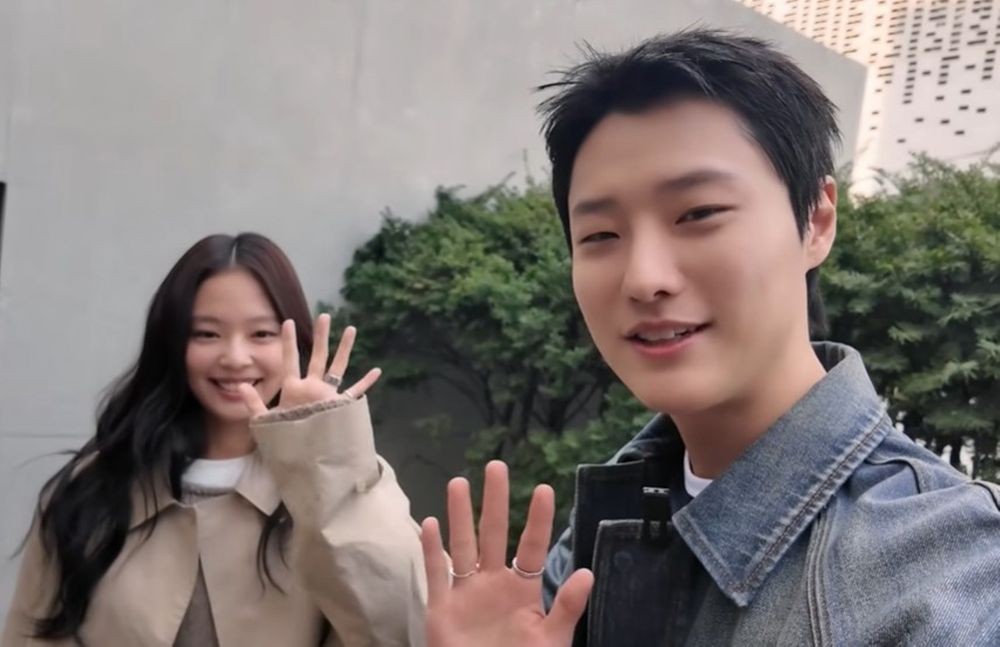 노란 수영복에 섹시한 몸매 어필하는 존예 처자