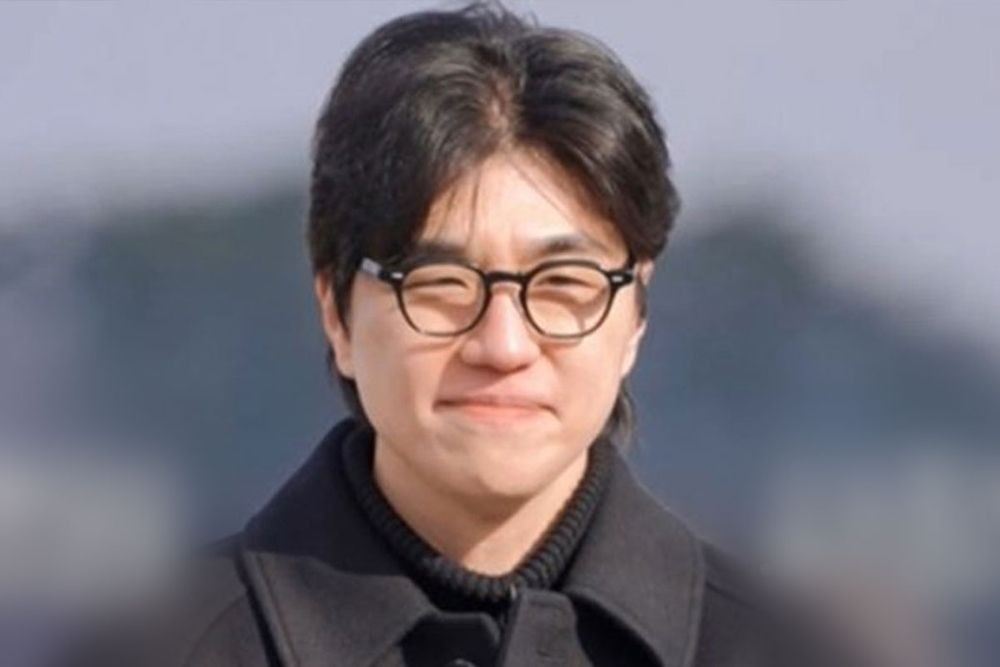 노란 수영복에 섹시한 몸매 어필하는 존예 처자