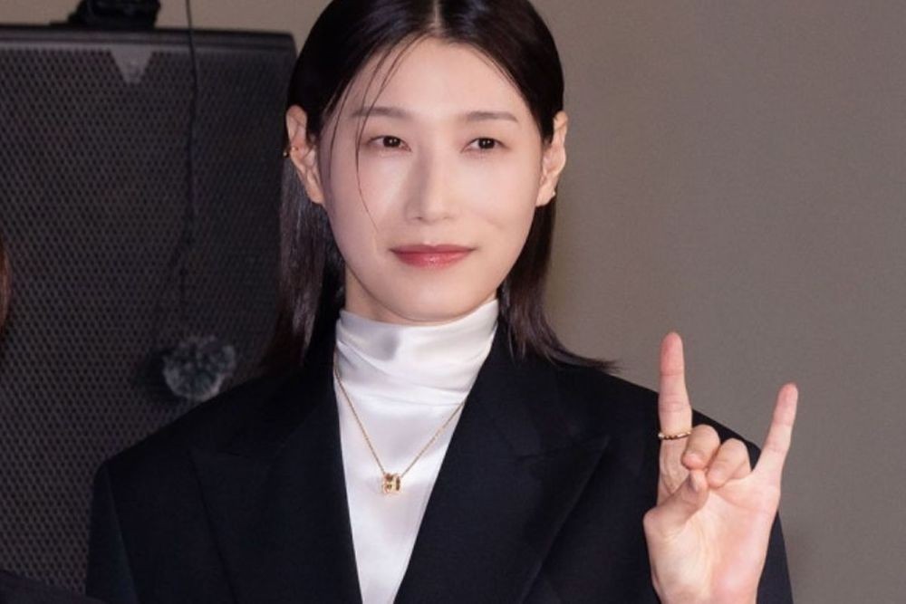 노란 수영복에 섹시한 몸매 어필하는 존예 처자
