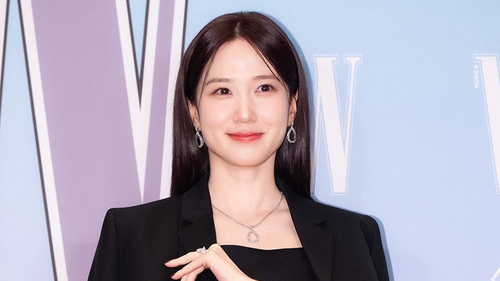 노란 수영복에 섹시한 몸매 어필하는 존예 처자