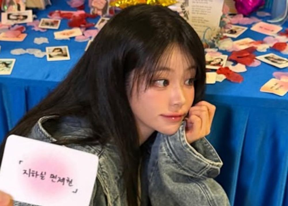 노란 수영복에 섹시한 몸매 어필하는 존예 처자