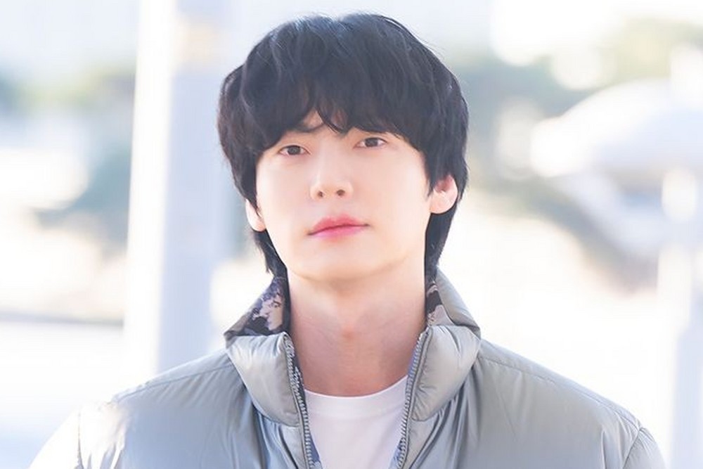 노란 수영복에 섹시한 몸매 어필하는 존예 처자